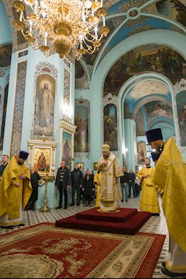 Митрополит Игнатий совершил Божественную литургию в Духосошественском соборе г. Саратова