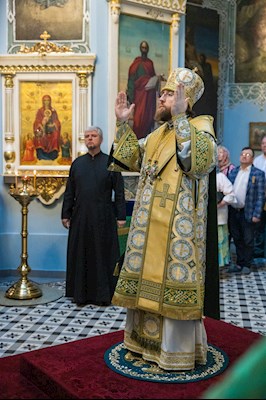 Митрополит Игнатий совершил Божественную литургию в Духосошественском соборе г. Саратова