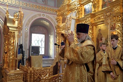 Митрополит Игнатий совершил Божественную литургию в Свято-Троицком кафедральном соборе г. Саратова