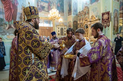 Митрополит Игнатий совершил Божественную литургию в Покровском соборе г. Саратова