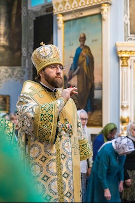 Митрополит Игнатий совершил Божественную литургию в Духосошественском соборе г. Саратова