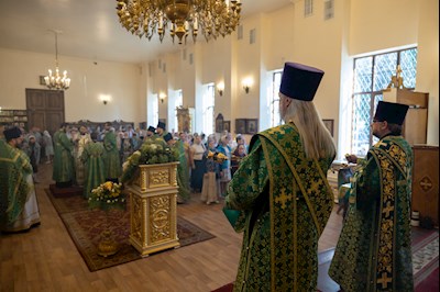 Митрополит Игнатий совершил Божественную литургию в Серафимовском храме г. Саратова