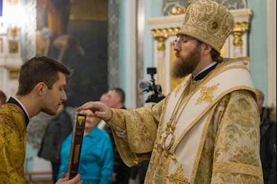 Митрополит Игнатий совершил Божественную литургию в Духосошественском соборе г. Саратова