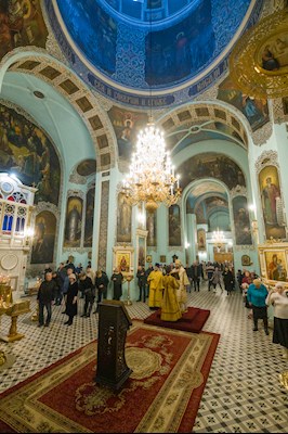 Митрополит Игнатий совершил Божественную литургию в Духосошественском соборе г. Саратова