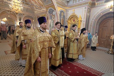 Митрополит Игнатий совершил Божественную литургию в Свято-Троицком кафедральном соборе г. Саратова