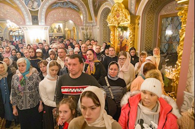Митрополит Игнатий совершил ночное рождественское богослужение