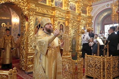 Митрополит Игнатий совершил Божественную литургию в Свято-Троицком кафедральном соборе г. Саратова