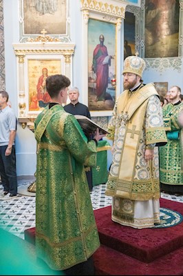 Митрополит Игнатий совершил Божественную литургию в Духосошественском соборе г. Саратова