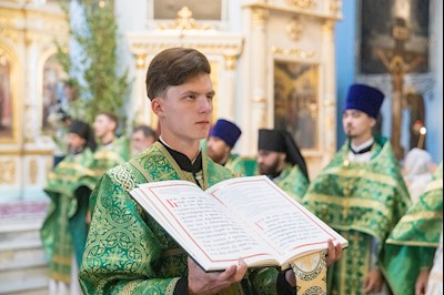 Митрополит Игнатий совершил Божественную литургию в Духосошественском соборе г. Саратова