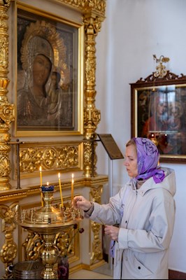 Митрополит Игнатий совершил Божественную литургию в храме в честь Казанской иконы Божией Матери г.Саратова