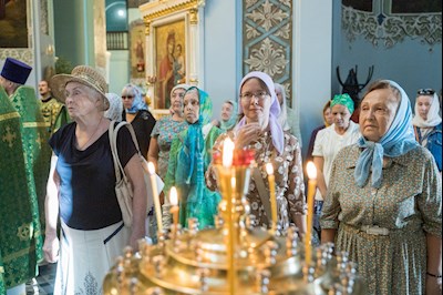 Митрополит Игнатий совершил Божественную литургию в Духосошественском соборе г. Саратова