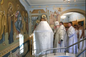 Крещальная литургия в Свято-Троицком соборе Саратова