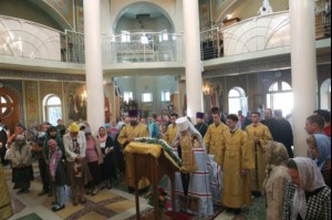 Божественная литургия в храме во имя Всех святых, в земле Российской просиявших, г.Саратова