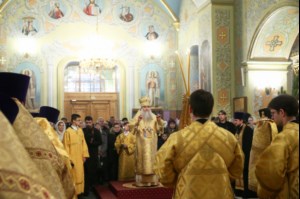 Митрополит Лонгин совершил Великую Рождественскую вечерню
