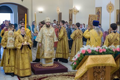 Митрополит Игнатий совершил Божественную литургию в соборном храме святителя Спиридона Тримифунтского г. Саратова