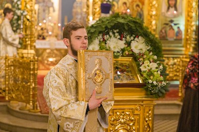 Митрополит Игнатий совершил ночное рождественское богослужение