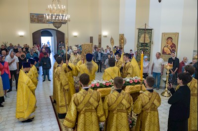 Митрополит Игнатий совершил Божественную литургию в соборном храме святителя Спиридона Тримифунтского г. Саратова