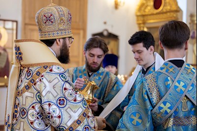 Митрополит Игнатий совершил Божественную литургию в храме в честь Казанской иконы Божией Матери г.Саратова
