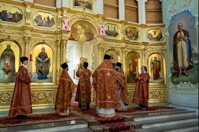 В Покровском соборе Саратова встретили ковчег с частицей мощей святого великомученика Пантелеимона