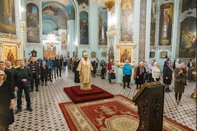 Митрополит Игнатий совершил Божественную литургию в Духосошественском соборе г. Саратова