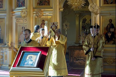 Митрополит Игнатий совершил Божественную литургию в храме апостола и евангелиста Иоанна Богослова при СПДС