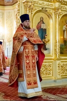 В Покровском соборе Саратова встретили ковчег с частицей мощей святого великомученика Пантелеимона