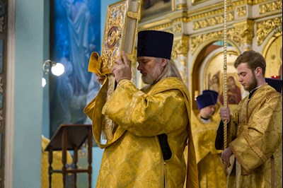 Митрополит Игнатий совершил Божественную литургию в Духосошественском соборе г. Саратова