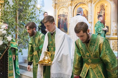 Митрополит Игнатий совершил Божественную литургию в Духосошественском соборе г. Саратова