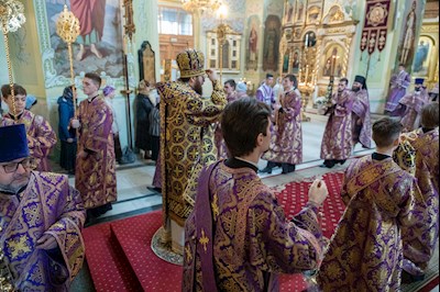 Митрополит Игнатий совершил Божественную литургию в Покровском соборе г. Саратова