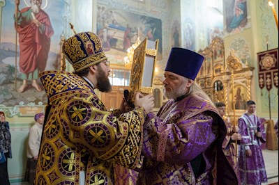 Митрополит Игнатий совершил Божественную литургию в Покровском соборе г. Саратова