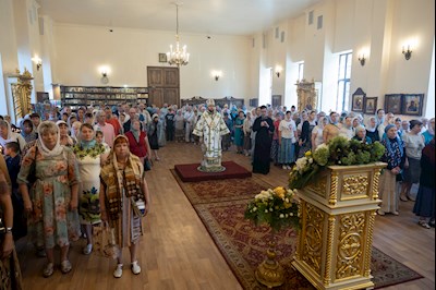 Митрополит Игнатий совершил Божественную литургию в Серафимовском храме г. Саратова