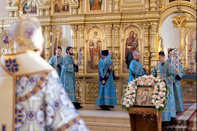 Митрополит Игнатий совершил Божественную литургию в храме в честь Казанской иконы Божией Матери г.Саратова