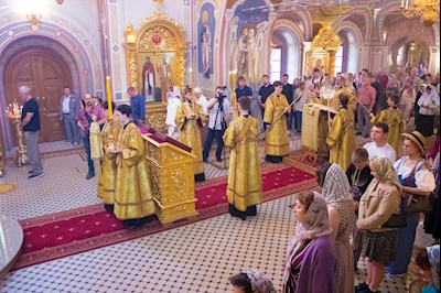 Митрополит Игнатий совершил Божественную литургию в Свято-Троицком кафедральном соборе г. Саратова