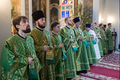 Митрополит Игнатий совершил Божественную литургию в Духосошественском соборе г. Саратова