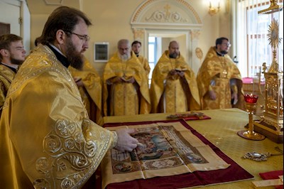 Митрополит Игнатий совершил Божественную литургию в храме апостола и евангелиста Иоанна Богослова при СПДС