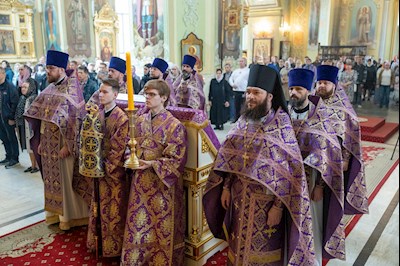 Митрополит Игнатий совершил Божественную литургию в Покровском соборе г. Саратова