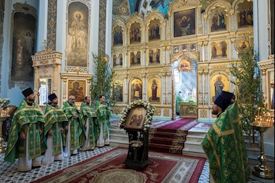 Митрополит Игнатий совершил Божественную литургию в Духосошественском соборе г. Саратова