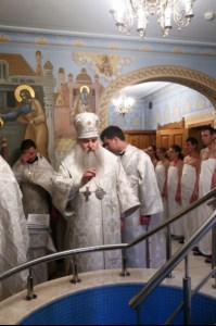 Крещальная литургия в Свято-Троицком соборе Саратова