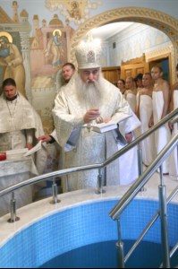 Крещальная литургия в Свято-Троицком соборе Саратова
