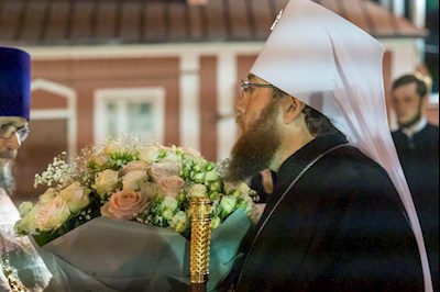 Митрополит Игнатий совершил ночную Божественную литургию в Покровском соборе г. Саратова