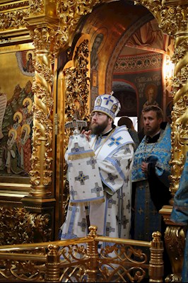 Вечернее богослужение с чтением акафиста Пресвятой Богородице в Свято-Троицком кафедральном соборе г. Саратова
