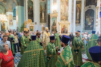 Митрополит Игнатий совершил Божественную литургию в Духосошественском соборе г. Саратова