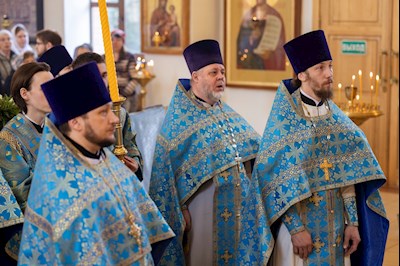 Митрополит Игнатий совершил Божественную литургию в храме в честь Казанской иконы Божией Матери г.Саратова