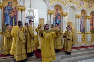 Митрополит Игнатий совершил Божественную литургию в соборном храме святителя Спиридона Тримифунтского г. Саратова