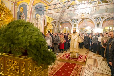 Митрополит Игнатий совершил ночное рождественское богослужение