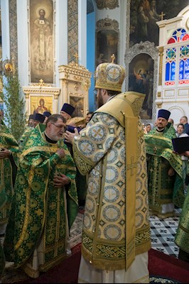 Митрополит Игнатий совершил Божественную литургию в Духосошественском соборе г. Саратова