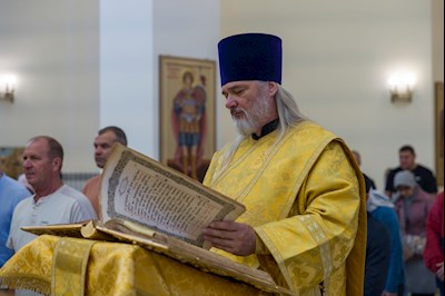 Митрополит Игнатий совершил Божественную литургию в соборном храме святителя Спиридона Тримифунтского г. Саратова