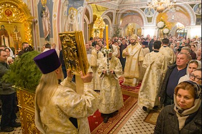 Митрополит Игнатий совершил ночное рождественское богослужение