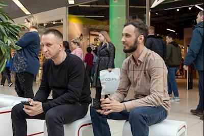 В ТРЦ «Тау Галерея» прошел концерт в поддержку благотворительной фотовыставки