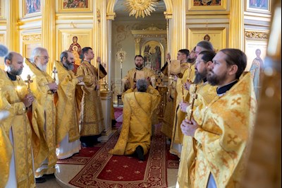 Митрополит Игнатий совершил Божественную литургию в храме апостола и евангелиста Иоанна Богослова при СПДС